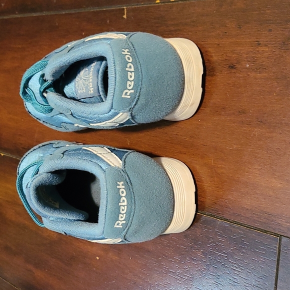 Reebok - Picture 3 of 3